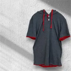 ゆったりサイズ　フード付き　半袖シャツ　XLサイズ　グレー/レッド