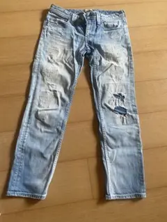 YANUK Cecil デニムパンツ ダメージ加工 ライトブルーのサムネイル
