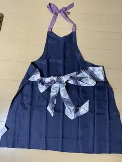 ネイビーエプロン 花柄リボン付き