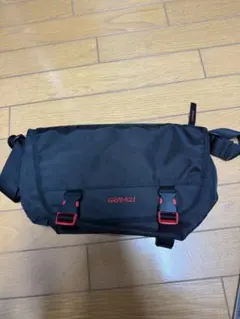グラミチ　メッセンジャーバッグ ブラックのサムネイル