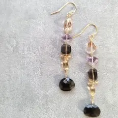 キラキラ光る大人カラーの天然石を繋いだピアス スモーキークォーツ