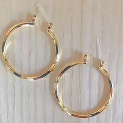 ●日本製●樹脂ピアス フープねじれ大サイズ ゴールドカラー 送料無料、