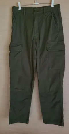 ユニクロ　　オリーブグリーンパンツ