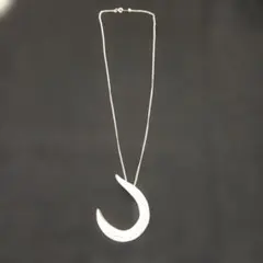 三日月型シルバーネックレス