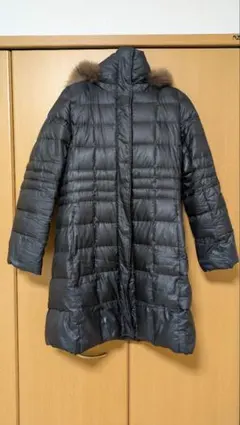 フード付きブラックダウンジャケット