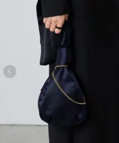 新品タグ付き✨コラージュ ガリャルダガランテ CEPIE. ノットサテンバッグのサムネイル