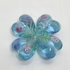 dr513/new！ランプワークビーズ◇ハートの中にお花模様　ライトブルー4個