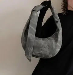【新品未使用】CHARLES & KEITH デニムノットカーブホーボーバッグのサムネイル