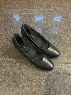 黒のパンプス 中ヒール 合成皮革