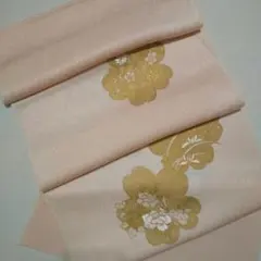 和装小物 正絹 落ちついた淡いピンクとオフホワイトに刺繍柄入り丹後ちりめん帯揚げ