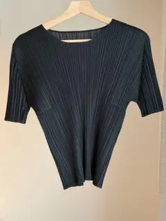 PLEATS PLEASE ISSEY MIYAKE トップスのサムネイル
