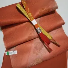 和装小物 未使用 落ちついた赤がかっているオレンジに金の刺繍入帯揚げ帯締めセット