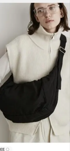 【軽量素材】ラウンドショルダーバッグ / ボディバッグ