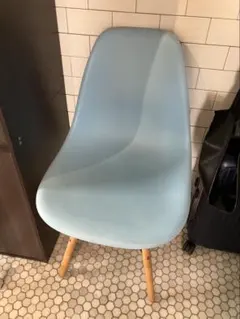 水色 曲線デザイン 椅子