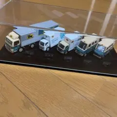 【非売品】ヤマト運輸クロネコヤマト　ミニカー５台セット　ディスプレイケース付きのサムネイル