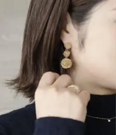 【ANEMONE】フラワーモチーフイヤリングのサムネイル