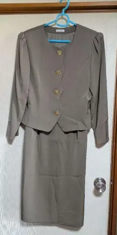 スーツ風ワンピース