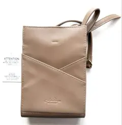 【新品・未使用】ショルダーバッグ　ベージュ　スマホ　小物　ケース