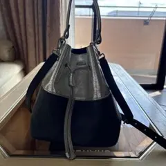 バケット型レザーバッグ 黒/シルバー