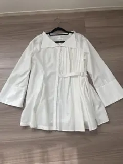 最終値下げ【完売品】セルフォード×ハナエモリ　 プリーツブラウス 白のサムネイル
