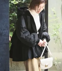 フード付きブラック中綿コート　ダウン　ジャケット　ルイルエブティック