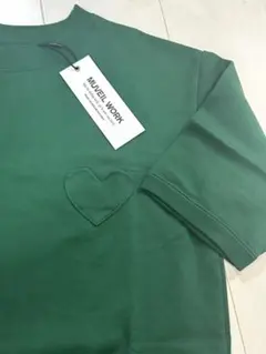 MUVEIL WORK ハートポケットTシャツ カットソー　グリーンのサムネイル