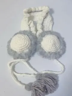 ホワイトとグレーの耳あて・イヤーマフ フリル