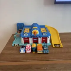 【美品】ロボカーポリー レスキューセンター HQ基地 スマイルアンバーセット 美品】ロボカーポリー レスキューセンター HQ基地 スマイルアンバー