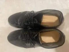 黒のレースアップシューズ ドクターマーチン