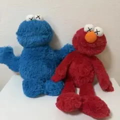 KAWS エルモ クッキーモンスター ユニクロコラボ ぬいぐるみのサムネイル