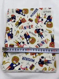 143.オックス生地＊動物＊アイボリー＊110×100cm