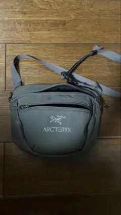 ARC'TERYX ×BEAMSショルダーバッグ グレーのサムネイル
