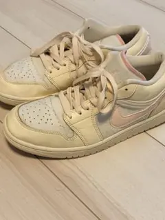【美品】　JORDAN BRAND WMNS AIR JORDAN 1 LOW