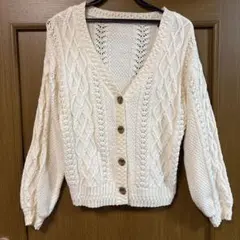 ウィルセレクション　オフホワイト　ケーブル編みニットカーディガン