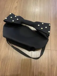 リボン付き黒ショルダーバッグ　ハンドバッグのサムネイル