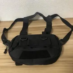 胸に付けれるバッグ
