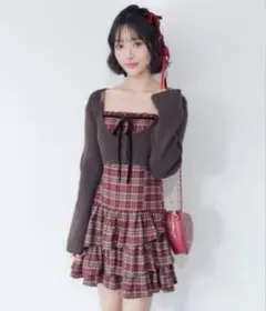 フリルティアードワンピースとカーデのセット