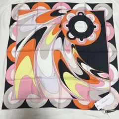 新品未使用✨タグ付EMILIO PUCCI シルク100% スカーフ 総柄