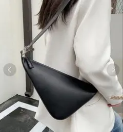 LA VORAGINE 三角ショルダーバッグ 黒 2way