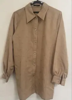 バックプリーツ シャツ