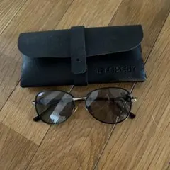 FEISEDY サングラス ブラック ケース付き