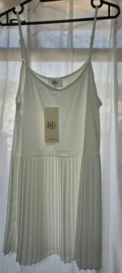 HUG.U「調節可能」レイヤードキャミソール　プリーツ　ホワイト