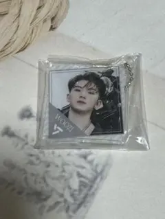 SEVENTEEN ガチャガチャ アクリルチャーム ウジ