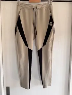 CRONOS クロノス ジョガーパンツ ベージュ×ブラック 脚のライン綺麗