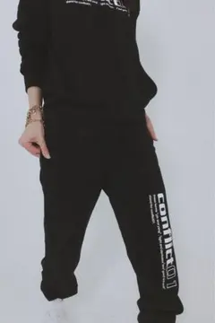 【conflict01】プリント入り黒スウェットパンツ（S）