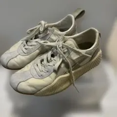 オニツカタイガー アクロモント スニーカー