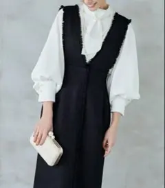 新品未使用　タイパールチェーンボリューム袖ブラウス　白