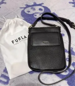 FURLA ブラック ショルダーバッグ カードケース付き　スマホショルダー