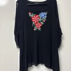 サービス出品　ヴィヴィアンタム黒チュニック 0二枚仕立て　刺繍が豪華　オシャレのサムネイル