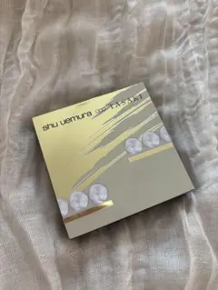 shu uemura TASAKI アイ スカルプト ハーモニーベージュ紙袋付きのサムネイル